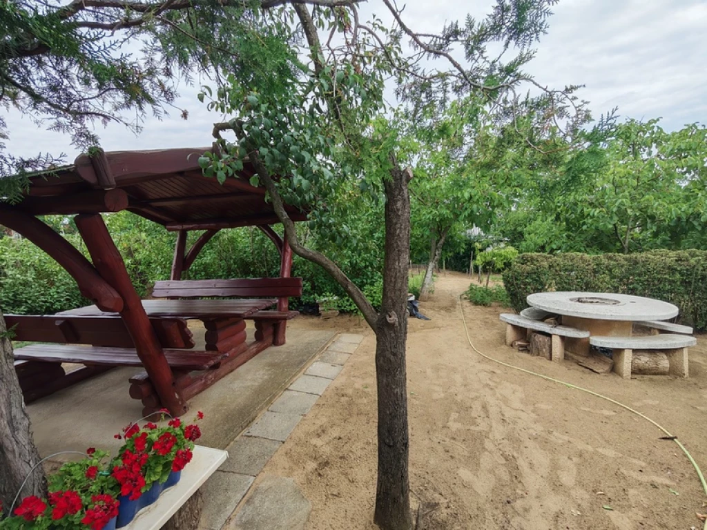 Eladó ház a Biczó István kertben!