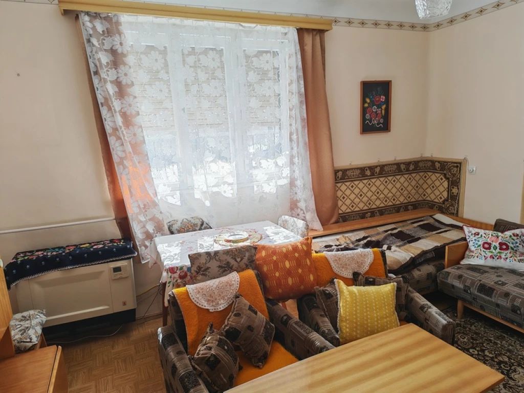 Nagyhegyes központjában családi ház eladó!