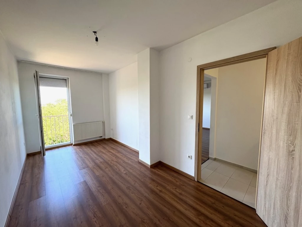 Újszerű szép lakás kiadó!