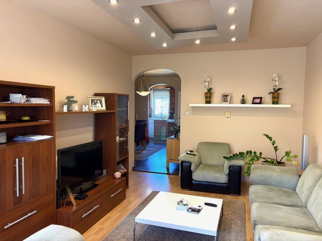 Központban szuper lakás kiadó!