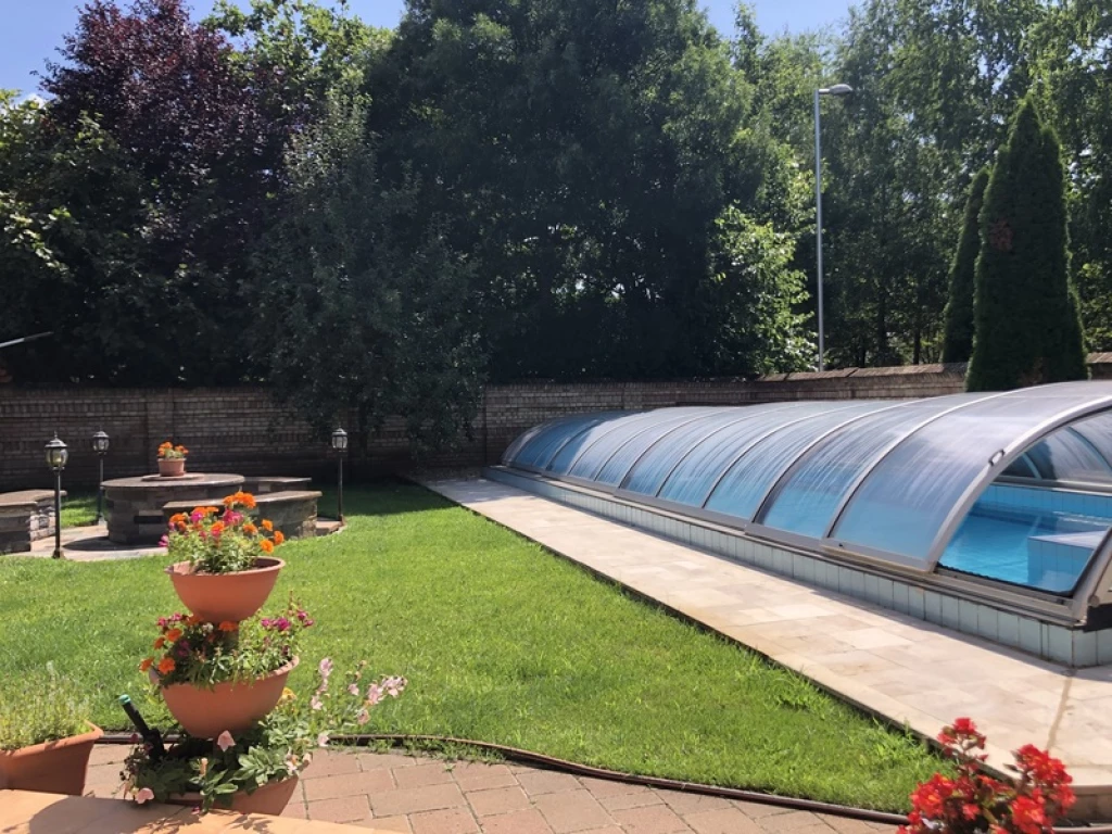 Liget lakóparkban önálló ház kiadó!