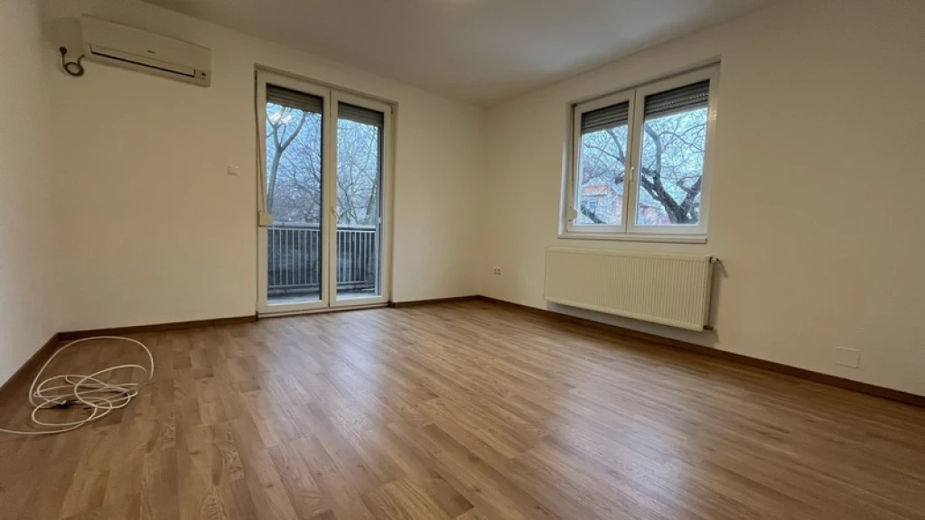 Újszerű tégla lakás eladó a Sestakertben!