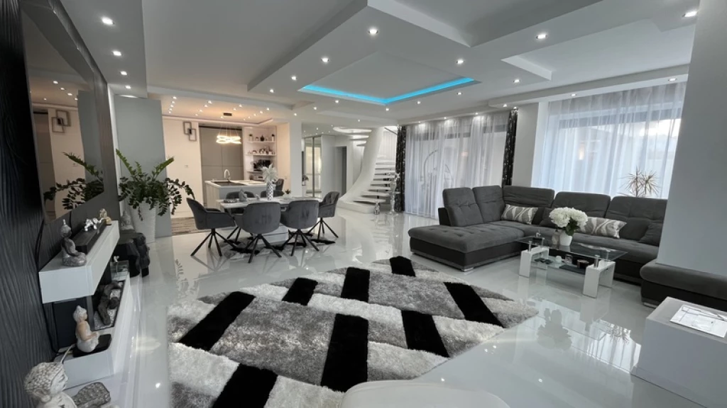 Kerekestelepen családi ház eladó dupla garázzsal és medencév