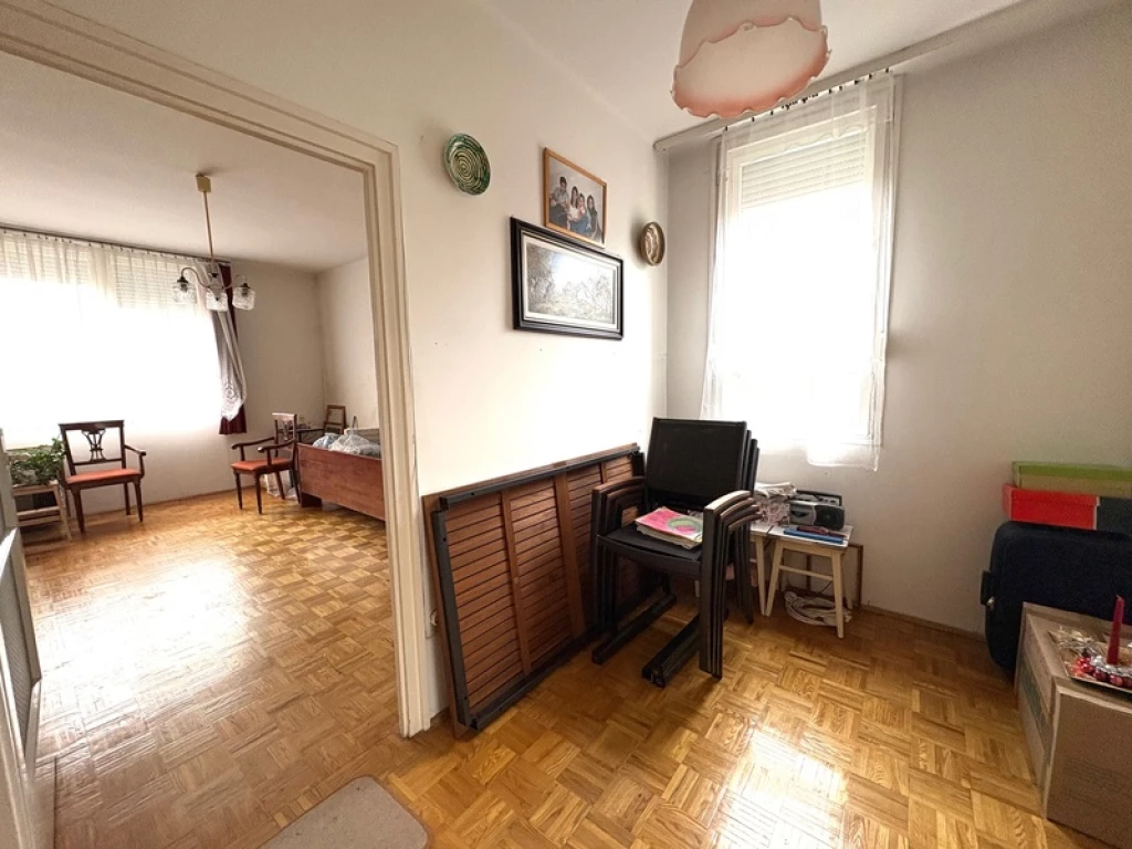 Egyedi lakás eladó!