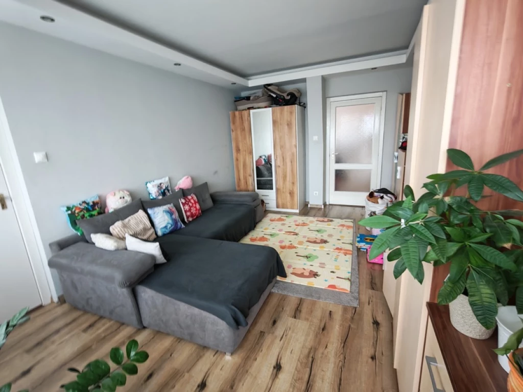 Felújított panel lakás eladó Debrecen Tócóskertben!