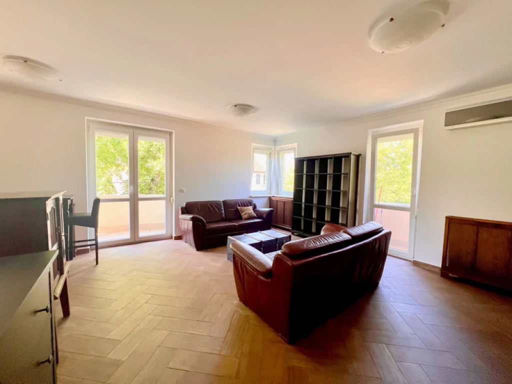 Szép nagy lakás kiadó!