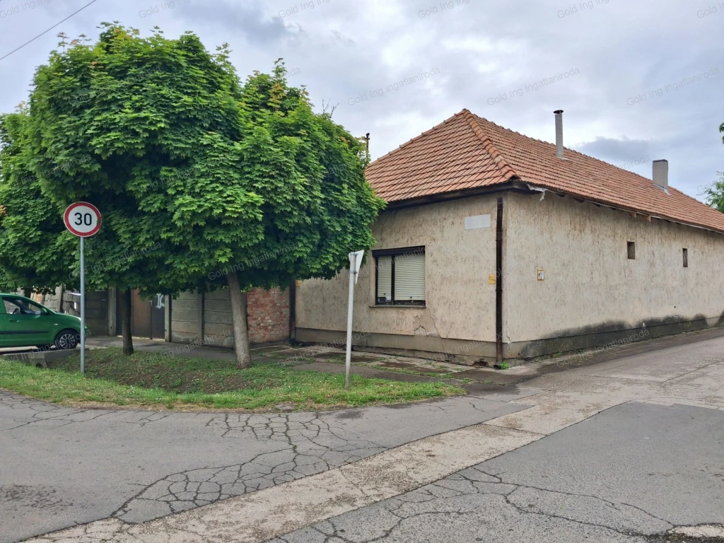 Felújítandó családi ház az Áchim lakótelep mellett