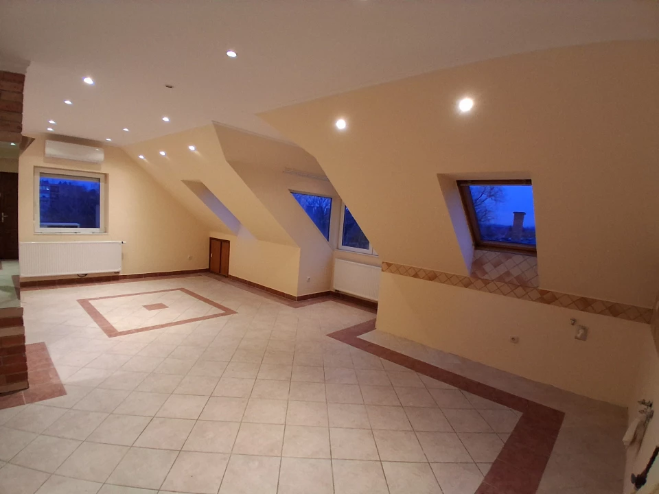 Eladó téglalakás, Pápa