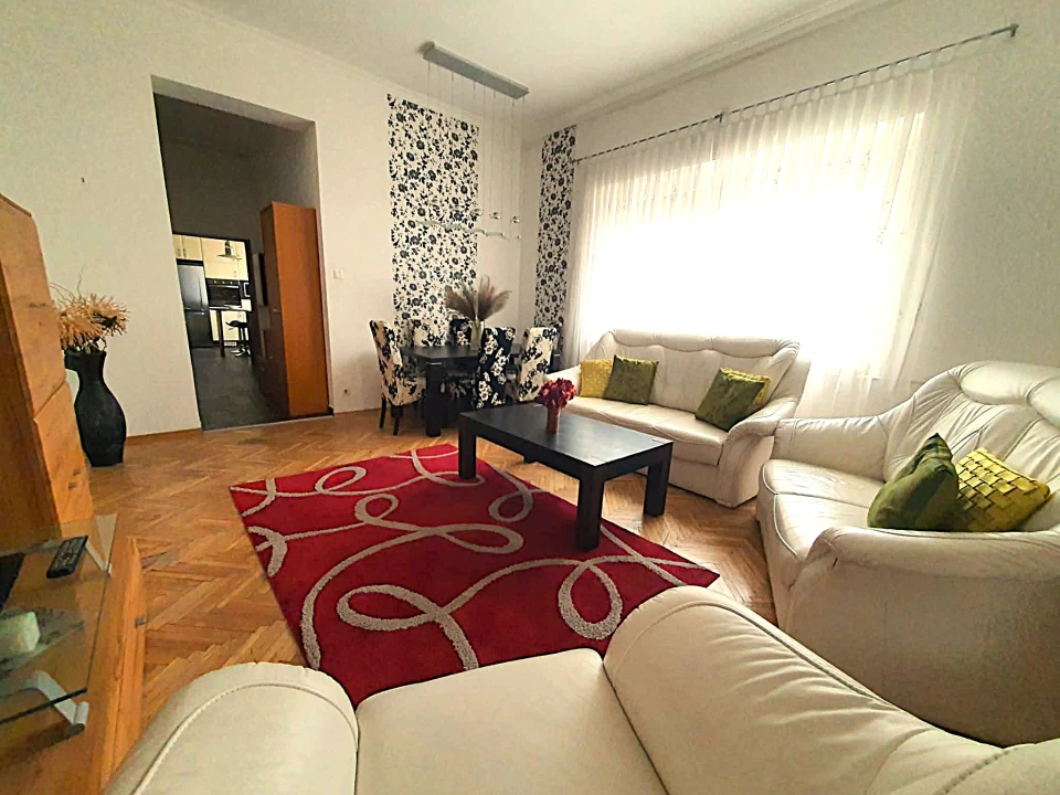 Eladó téglalakás, Győr