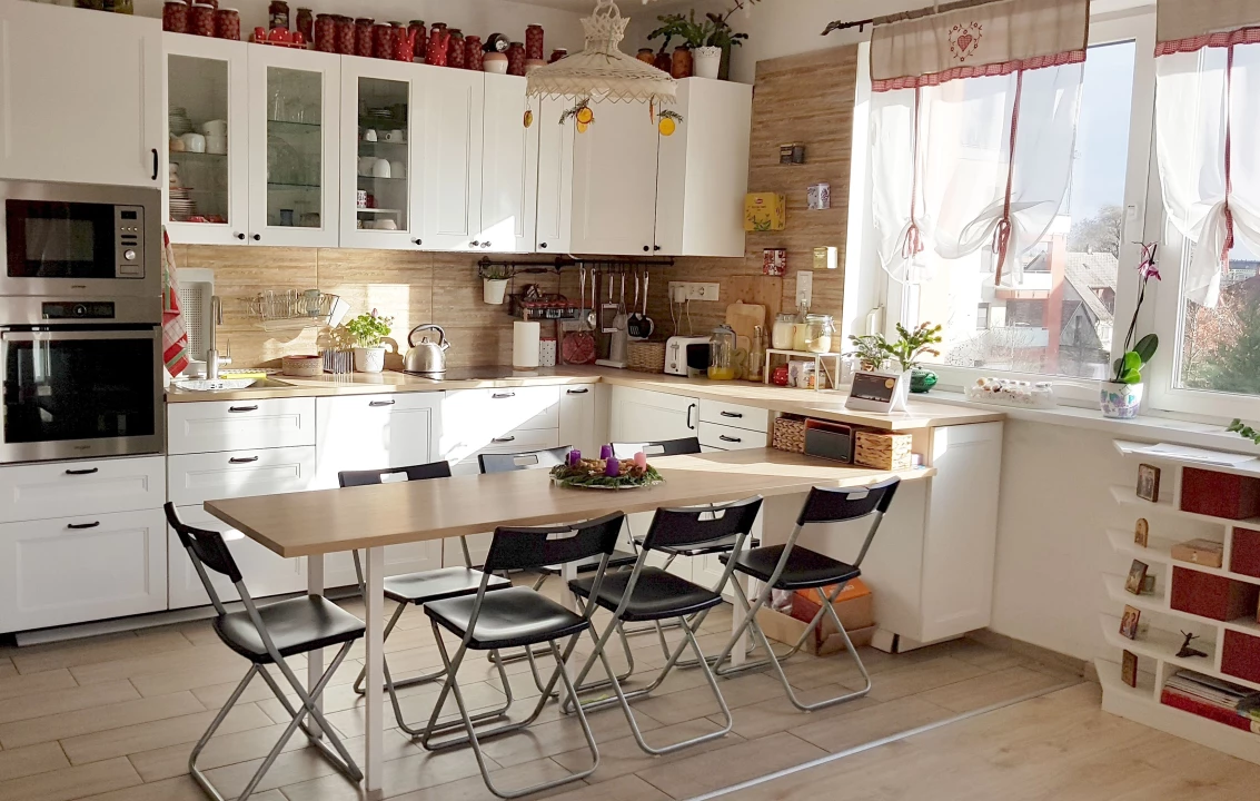 c3-1-name c2-21-name, Székesfehérvár, Fűtőház utca 11