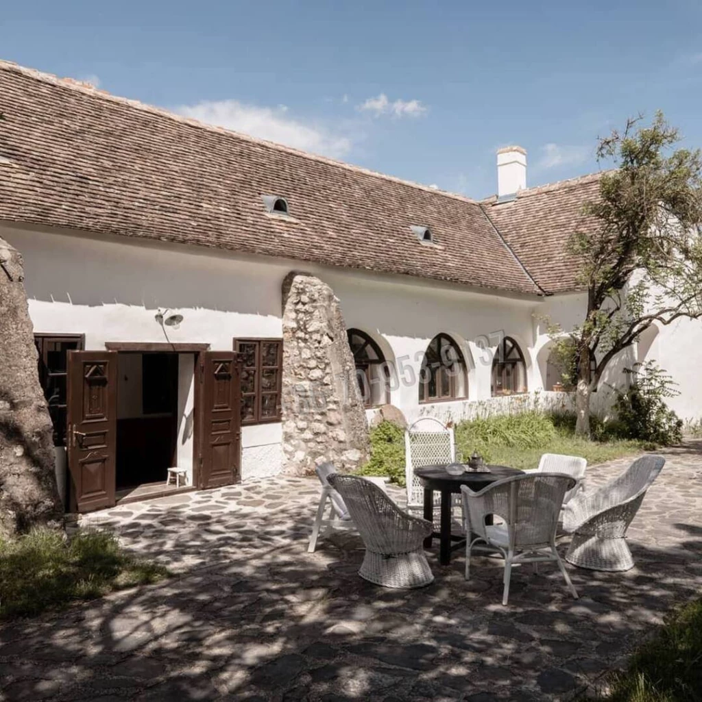 Eladó Kúria, Tapolca, Diszel, 250nm, 220000000 Ft