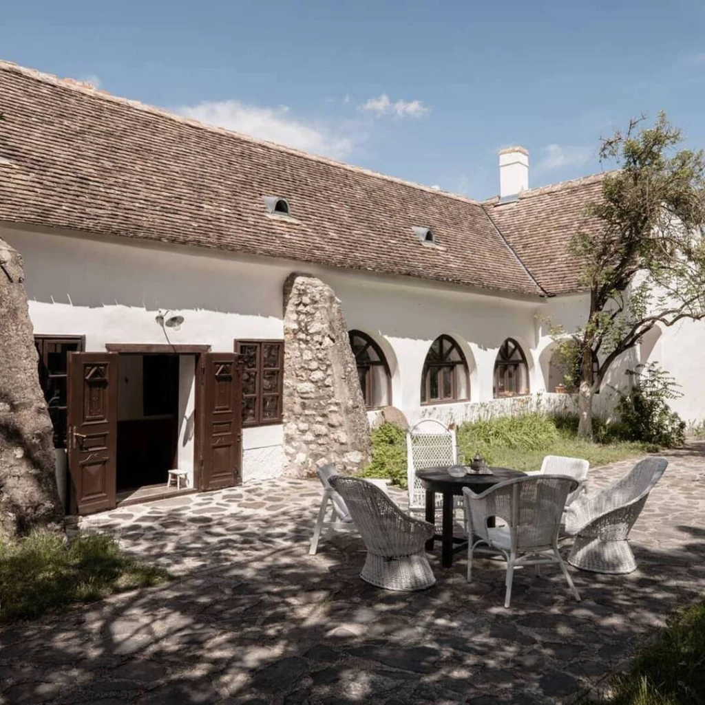 Eladó Kúria, Tapolca, Diszel, 250nm, 220000000 Ft