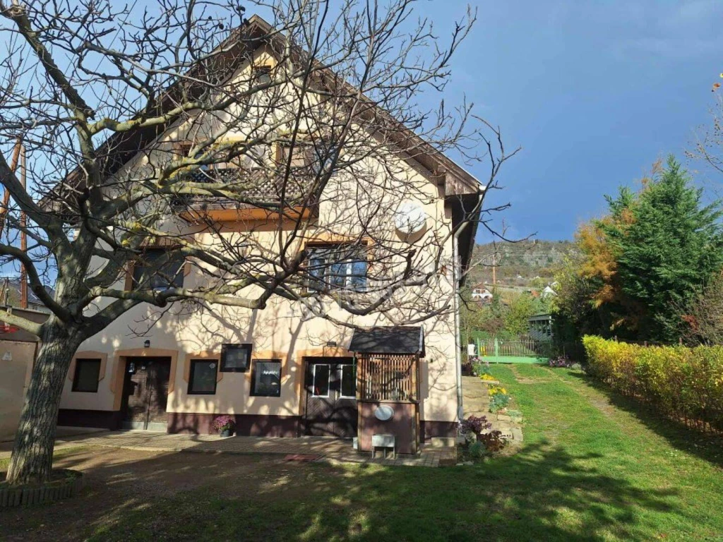 Eladó Családi ház, Badacsonytomaj, Badacsony, 216nm, 159000000 Ft