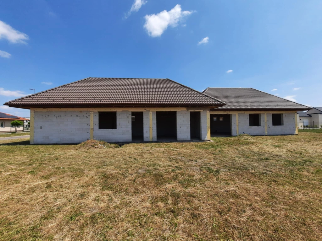 Eladó ikerház, Jászberény