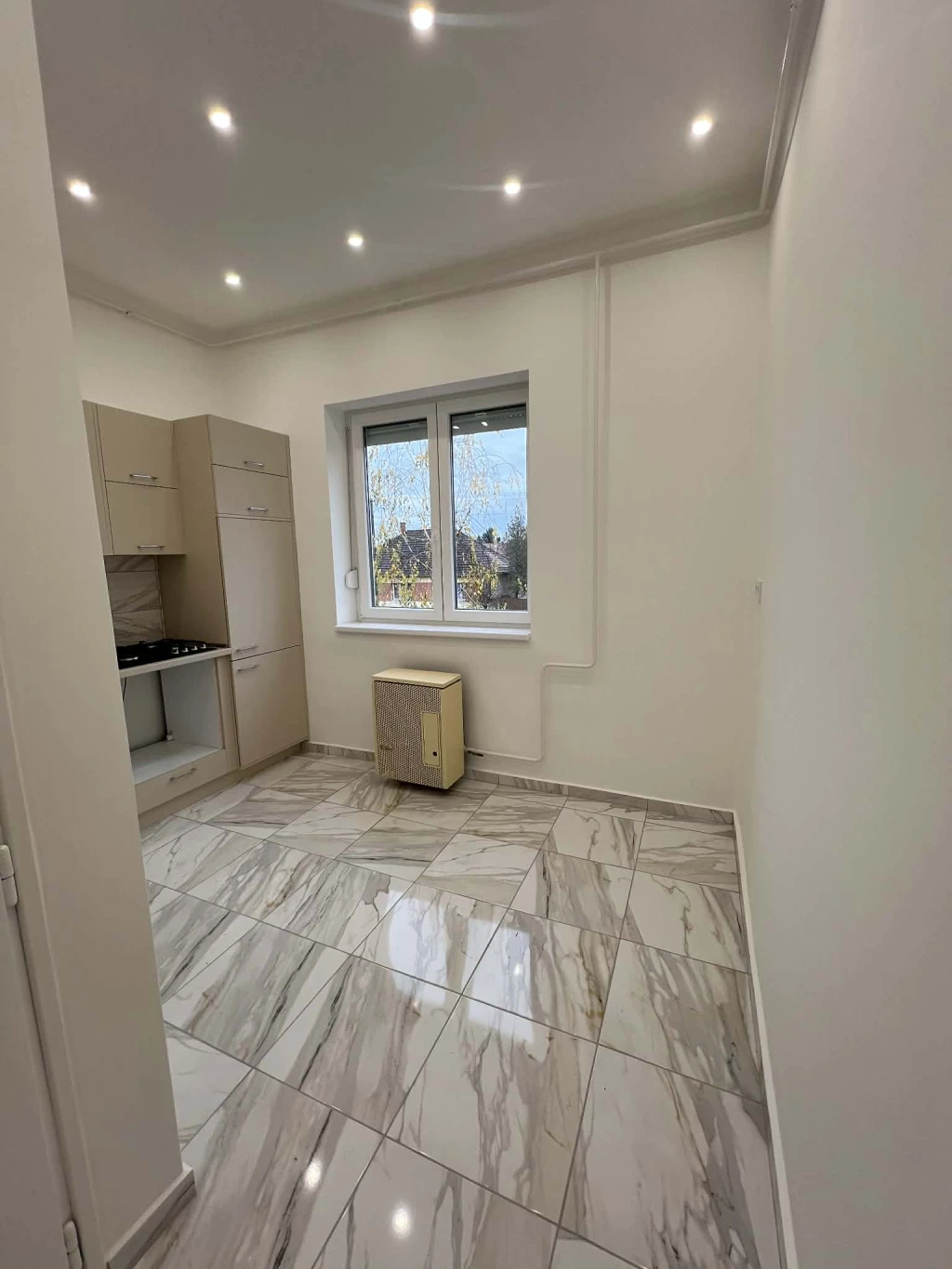 Eladó társasházi lakás, Jászberény