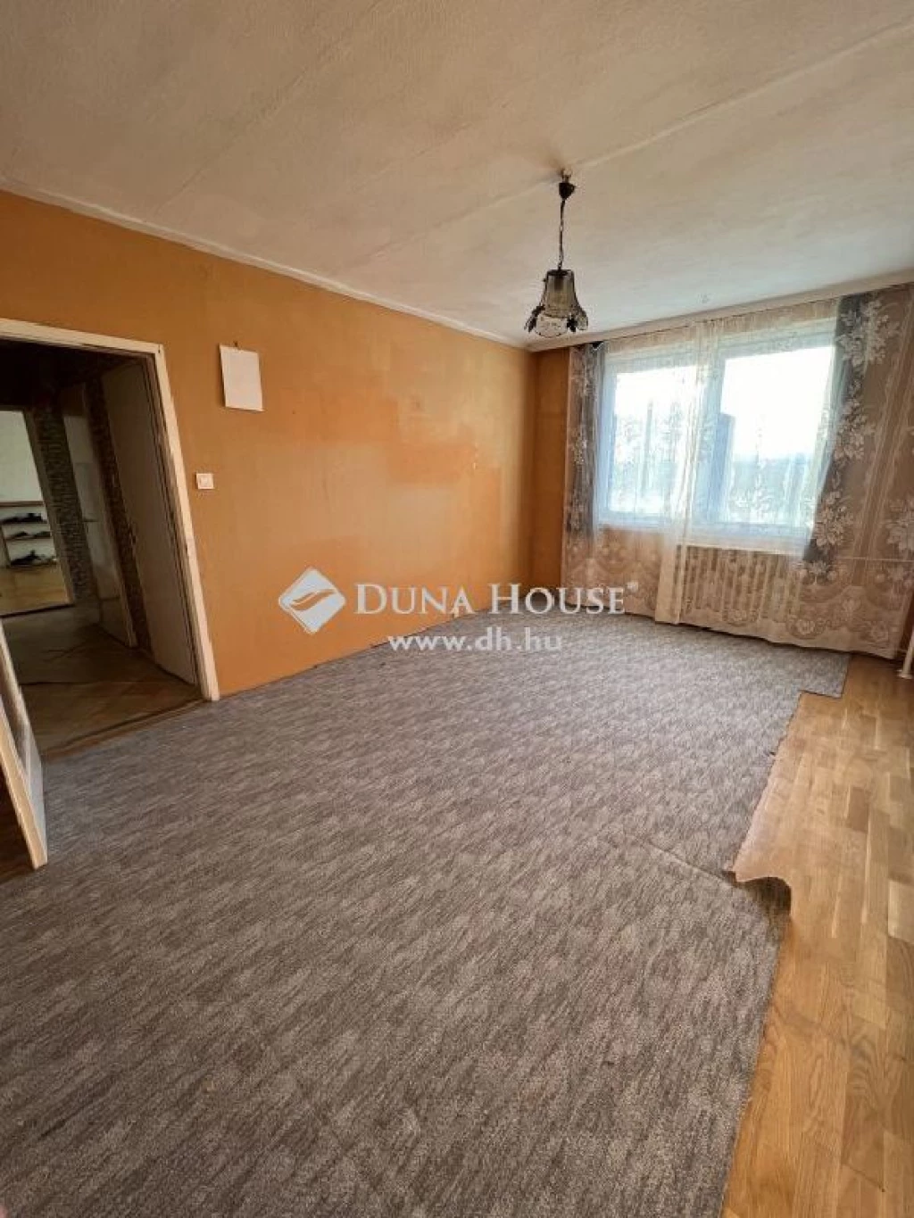 For sale panel flat, Veszprém