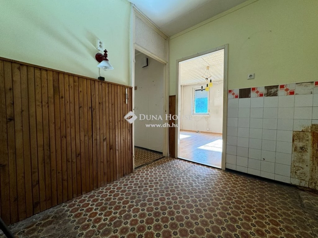 For sale panel flat, Veszprém