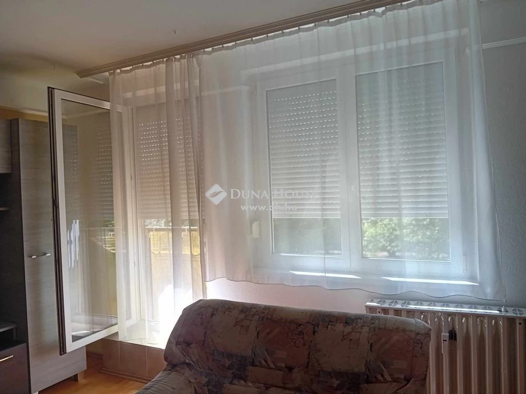 For sale panel flat, Veszprém