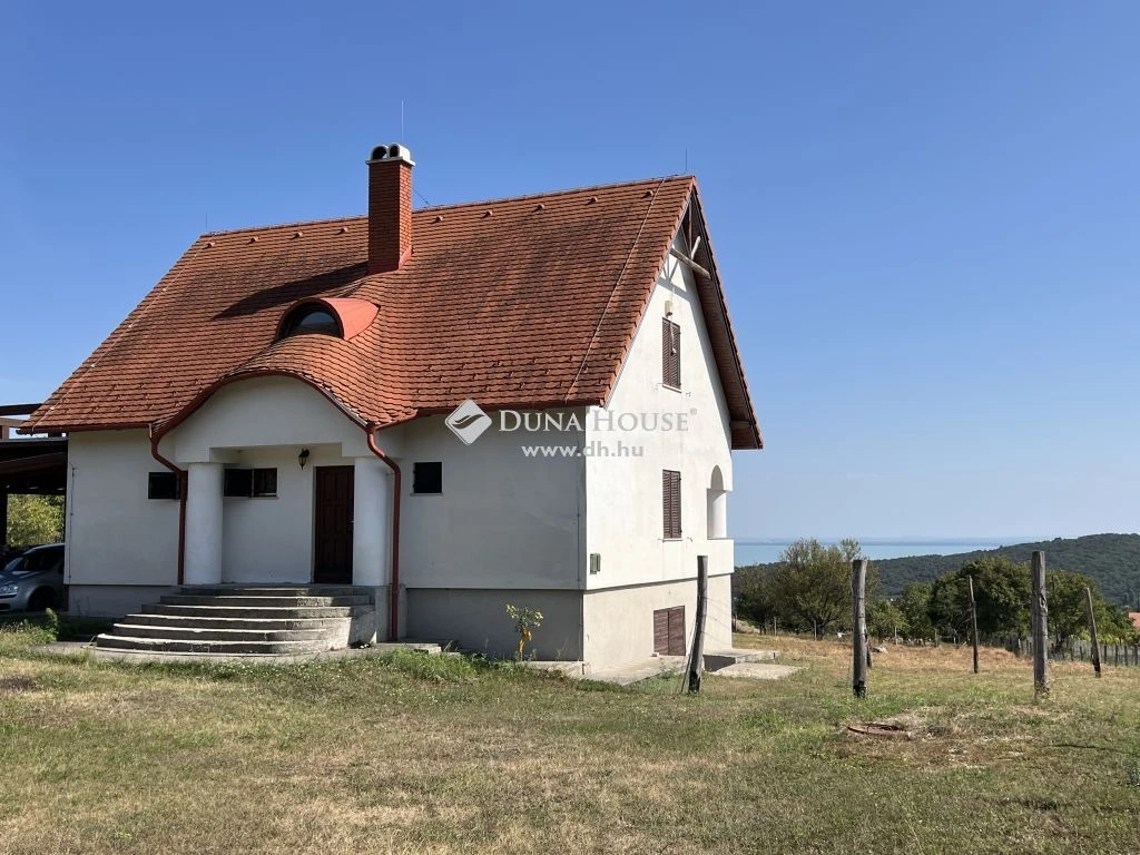 Eladó ház, Balatonalmádi