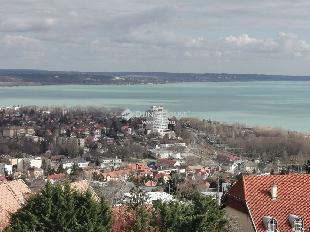 Eladó telek, Balatonalmádi