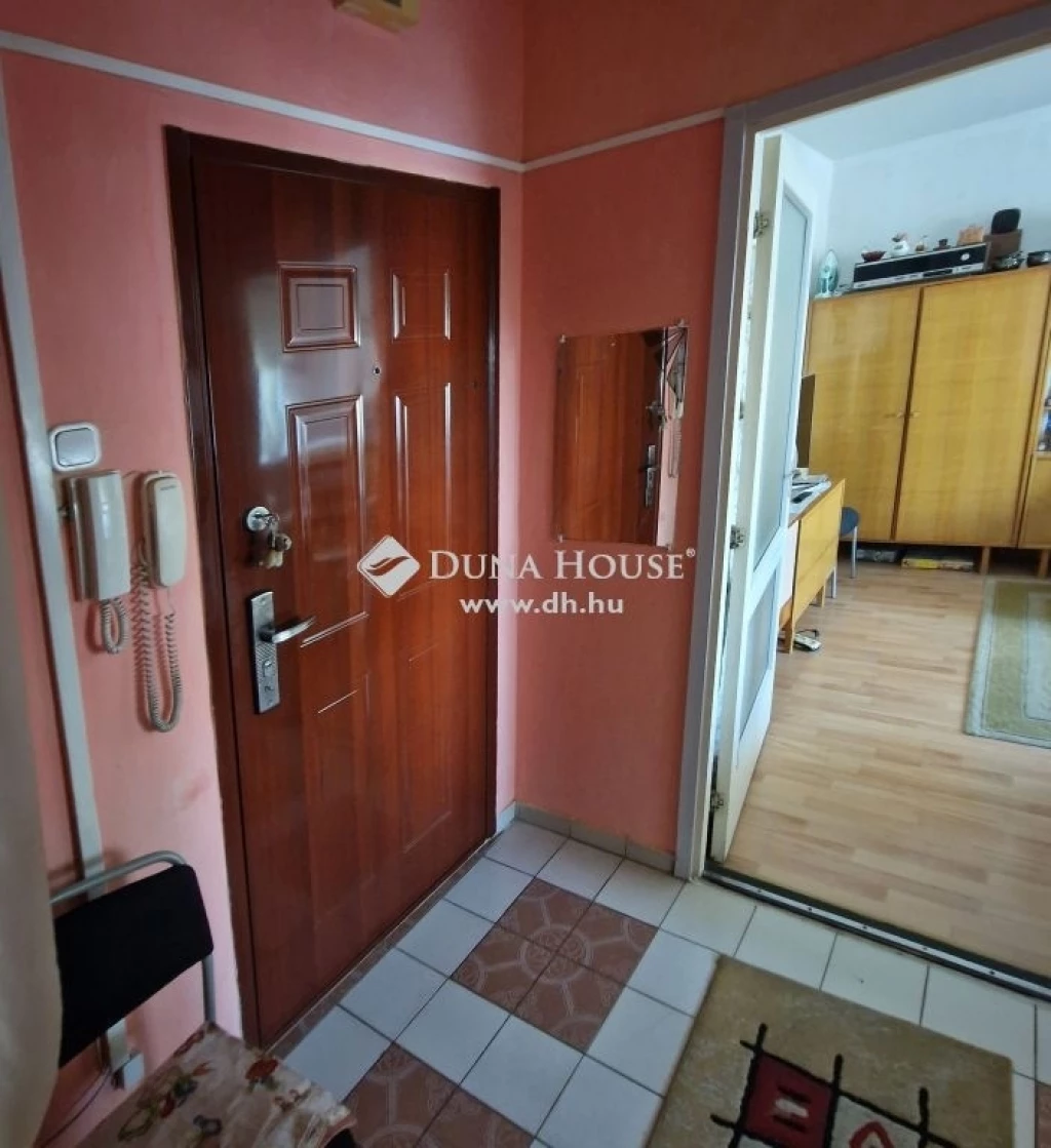 For sale panel flat, Veszprém