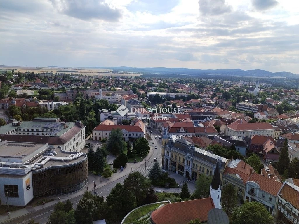 Eladó lakás, Veszprém