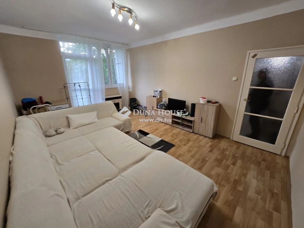 Eladó lakás, Veszprém