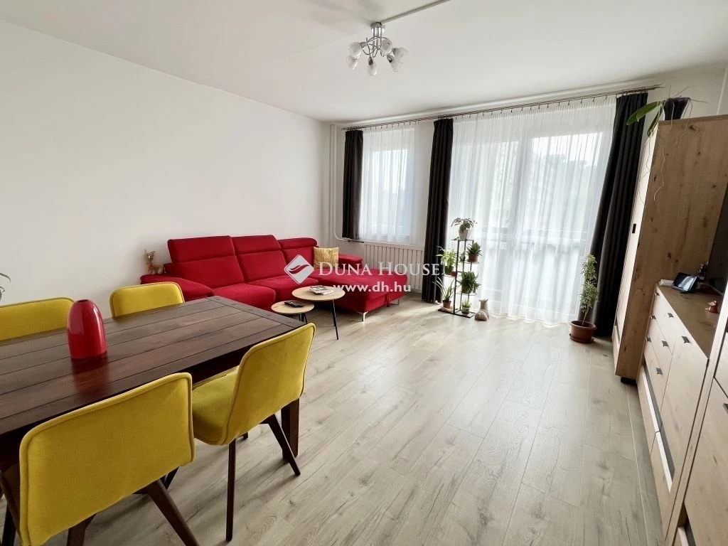 For sale panel flat, Veszprém
