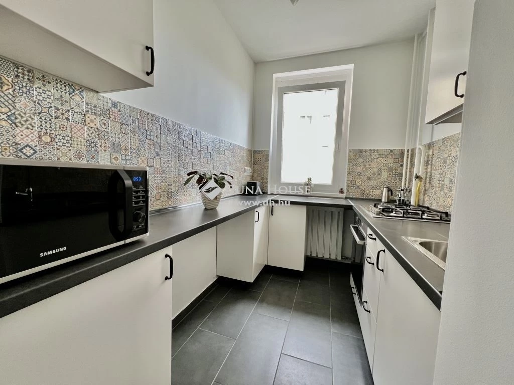 For sale panel flat, Veszprém, Jutasi út
