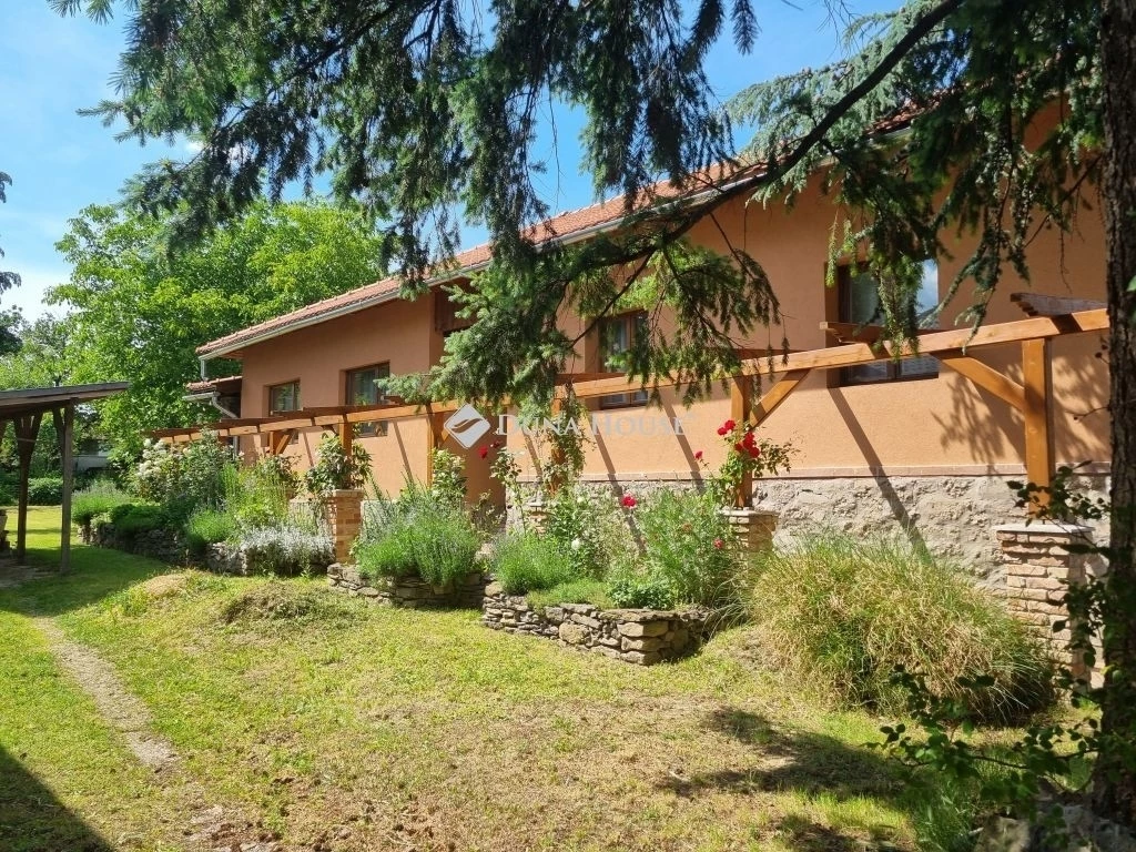 Eladó ház, Ajka