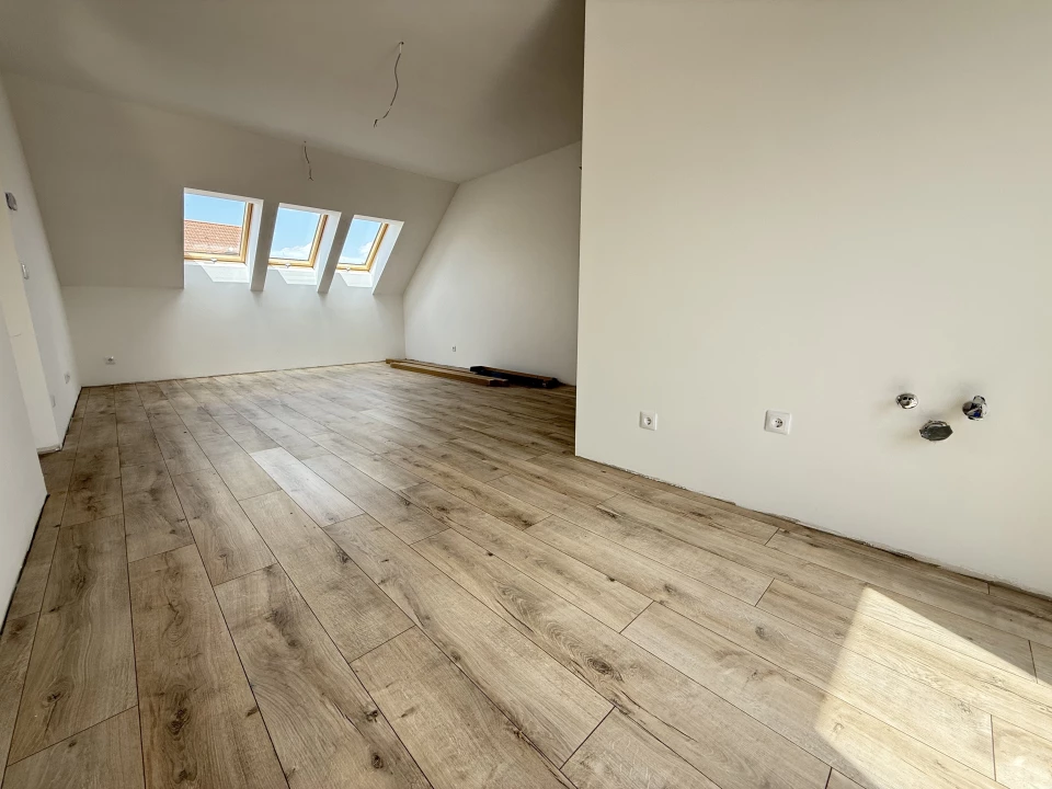 For sale brick flat, Paks