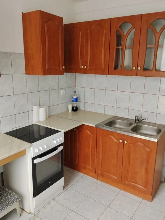 Eladó panellakás, Paks