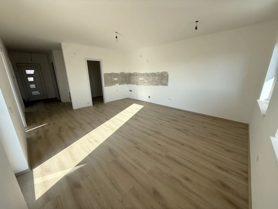 For sale brick flat, Paks