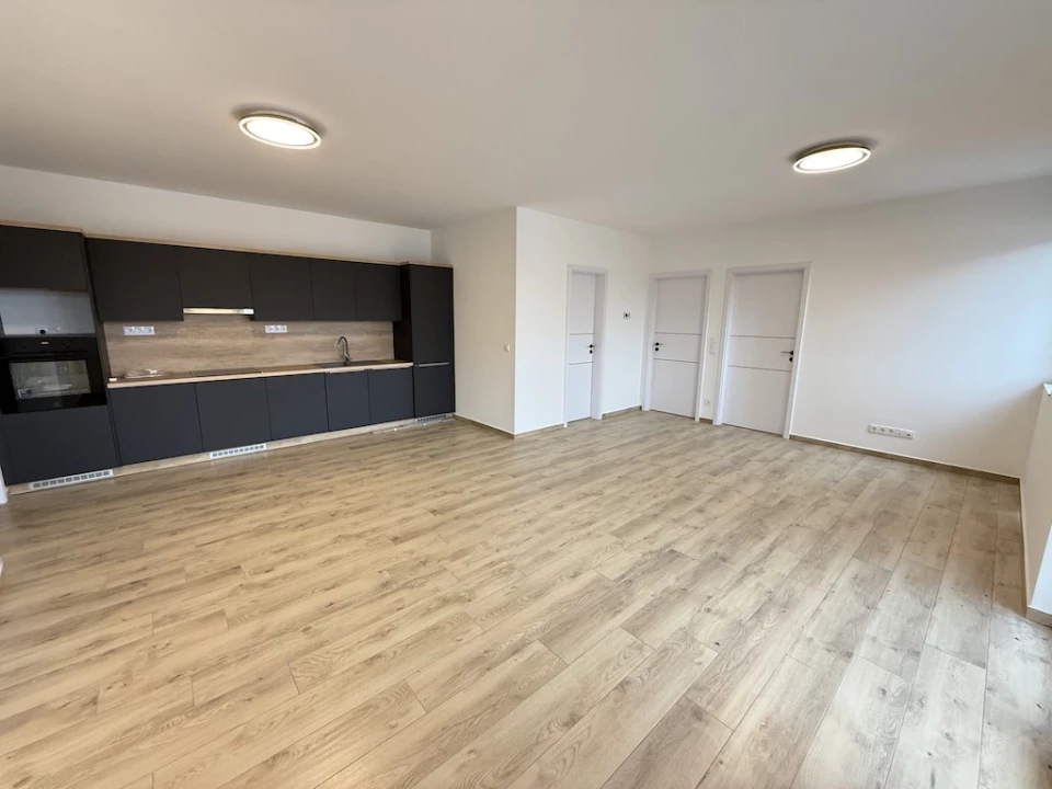 Kiadó téglalakás, Paks