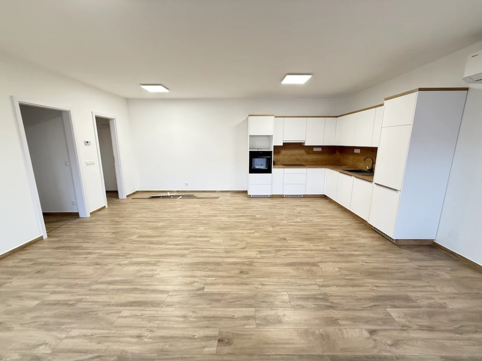 Kiadó téglalakás, Paks