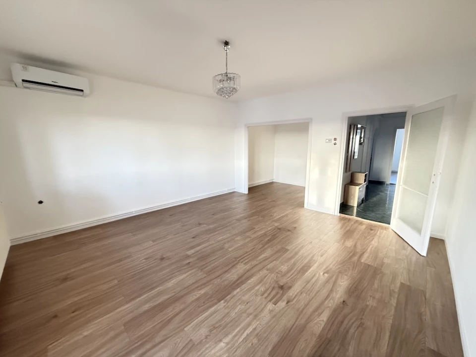 Eladó téglalakás, Paks