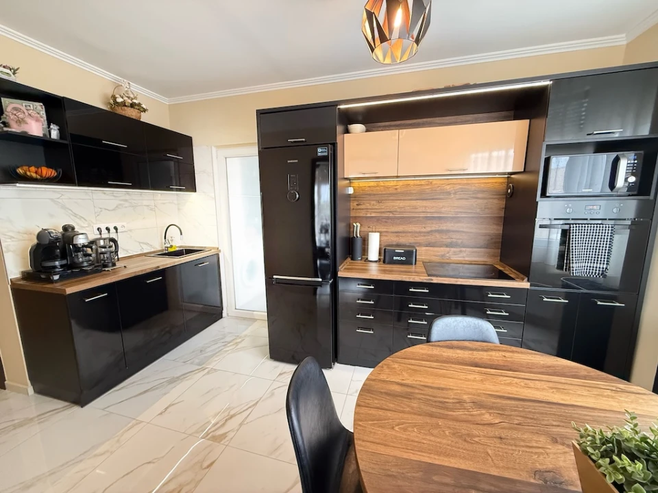 Eladó téglalakás, Paks