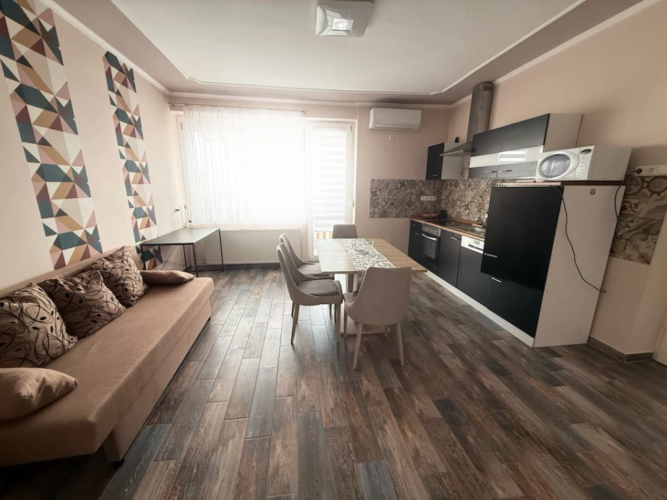 Kiadó téglalakás, Paks