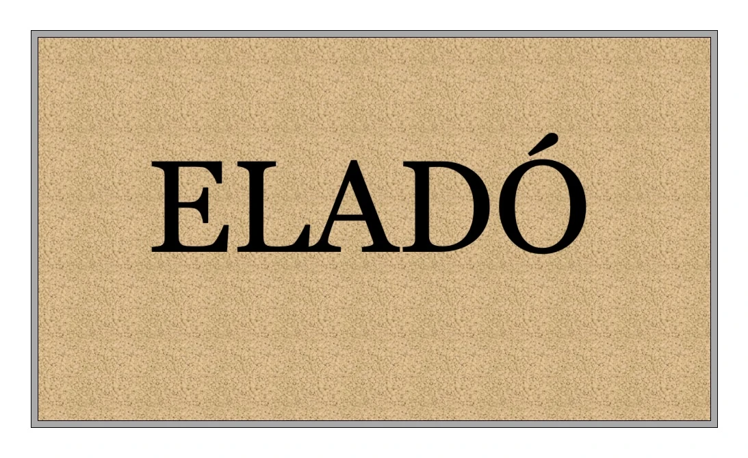 Eladó panellakás, Paks
