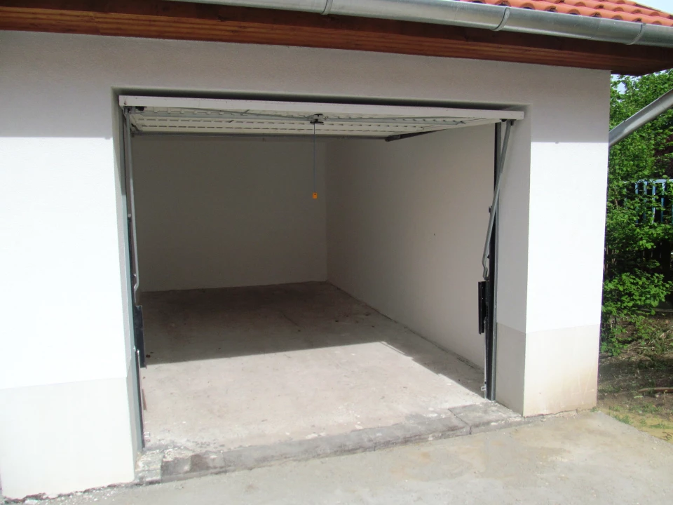 For rent detached garage, Eger