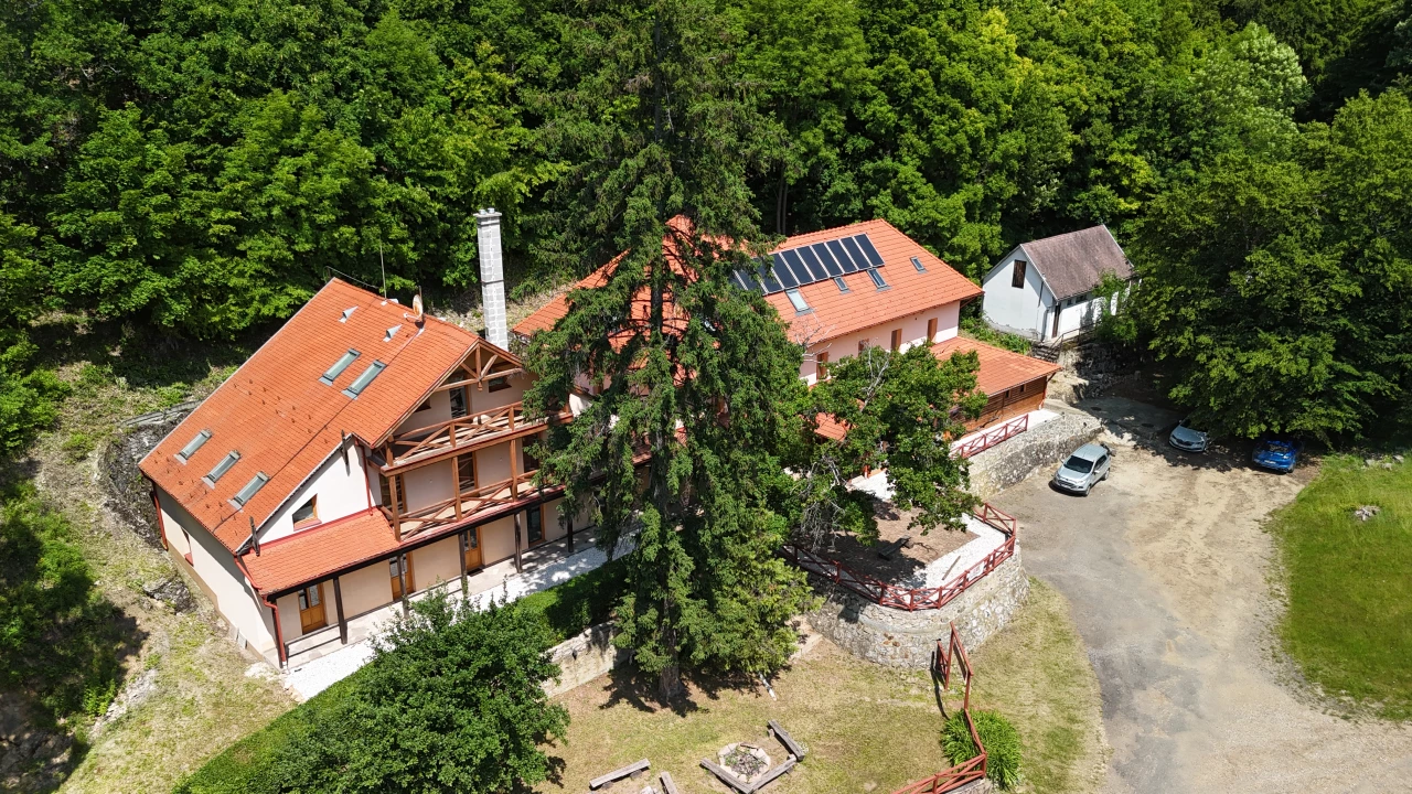 Eladó hotel, panzió, Noszvaj