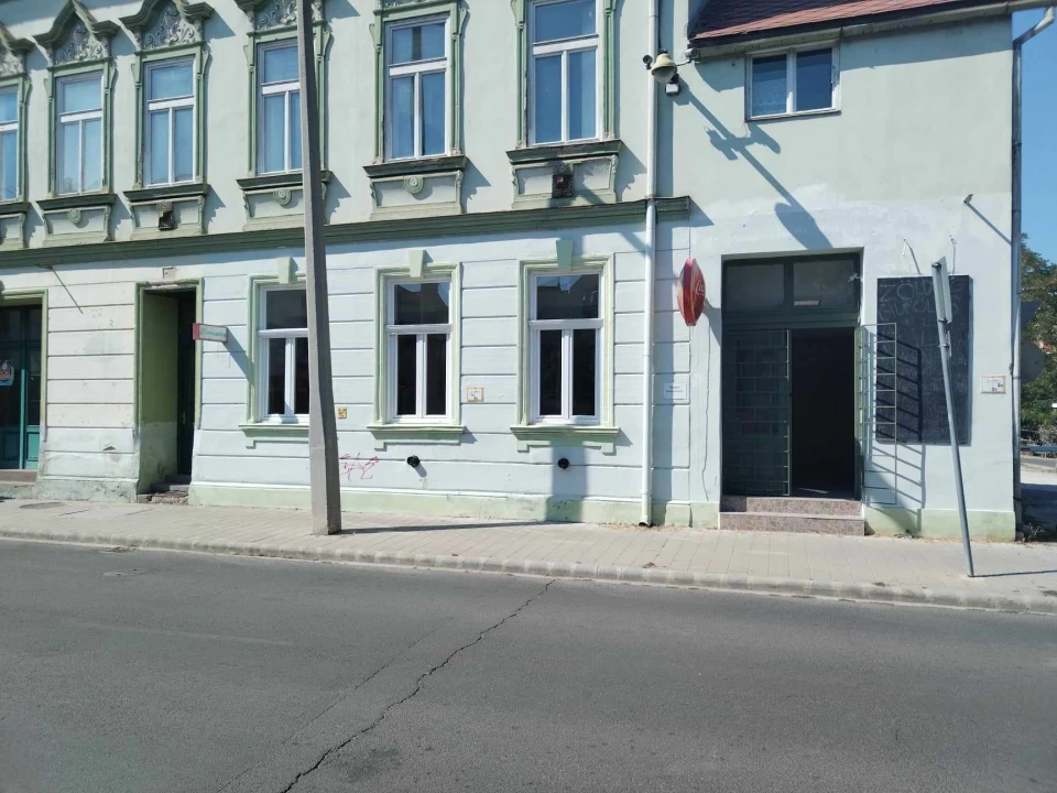 For sale store, Eger