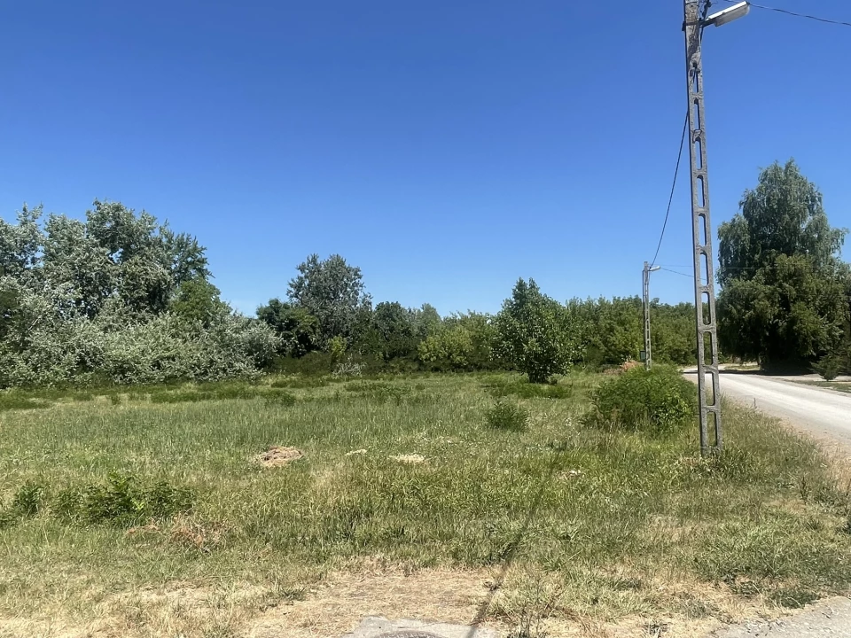 Eladó építési telek, Poroszló