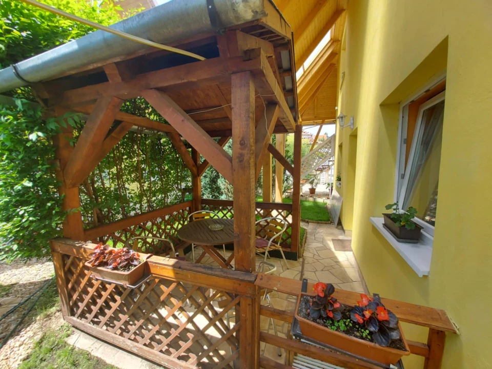 Eladó téglalakás, Eger