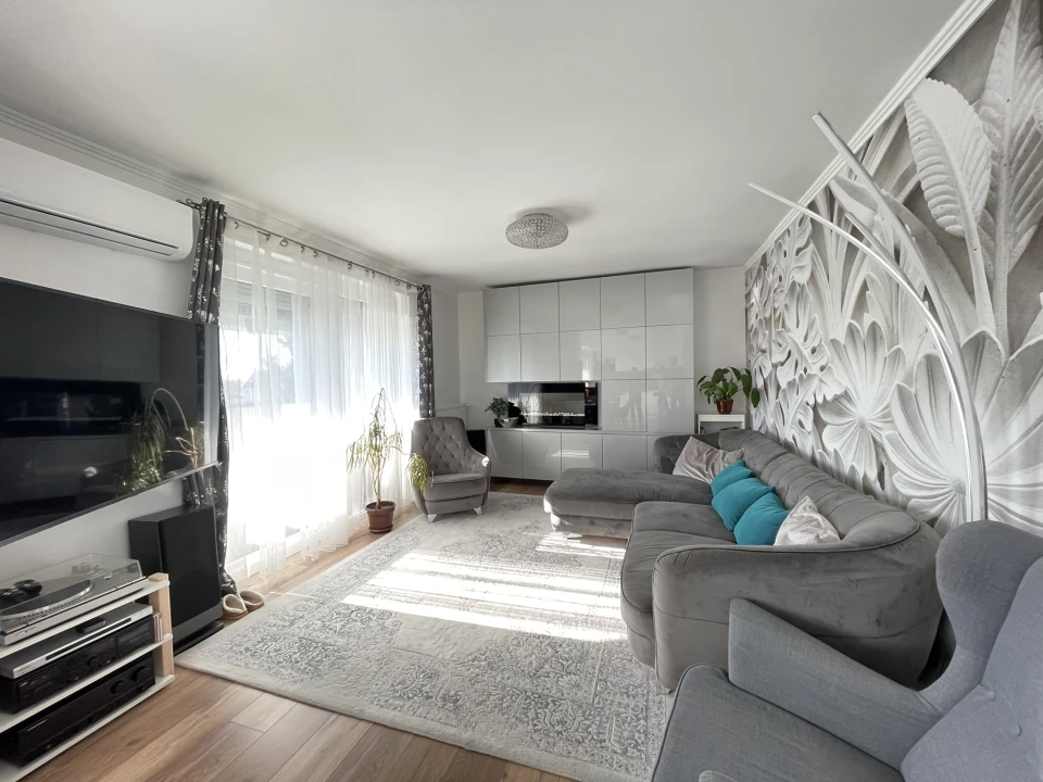 Eladó téglalakás, Eger