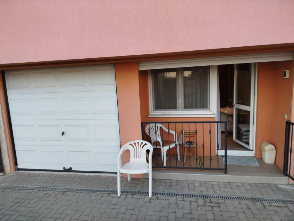 For sale brick flat, Eger