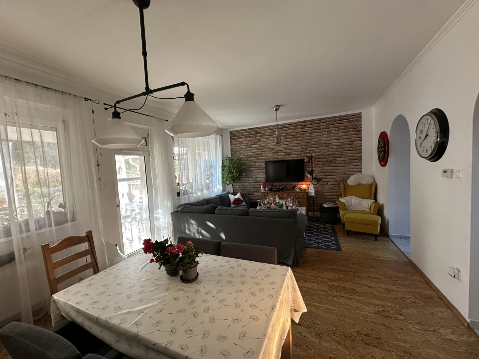 Eladó sorház, Eger