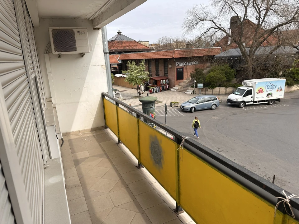 Eladó társasházi lakás, Eger