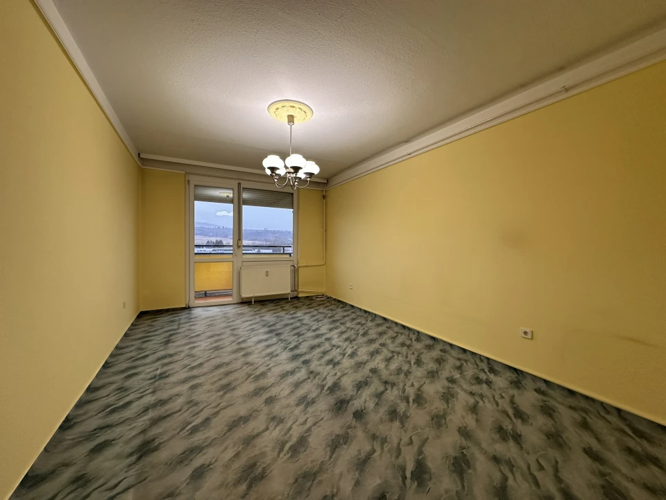 Eladó panellakás, Eger