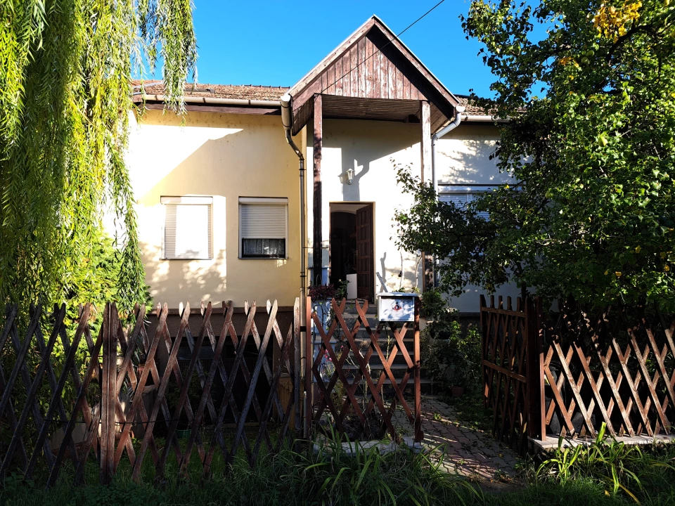 Eladó sorház, Balatonkenese